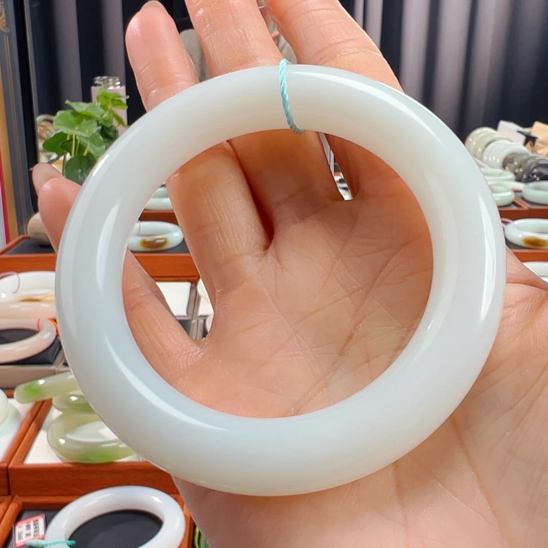 和田玉且末油膏料手镯卡57.8未镶嵌青*草
