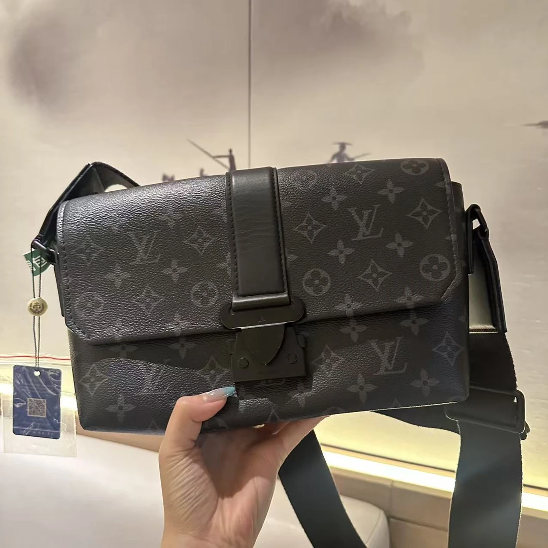 95新 LouisVuitton/路易威登 黑武士翻盖/二奢包包