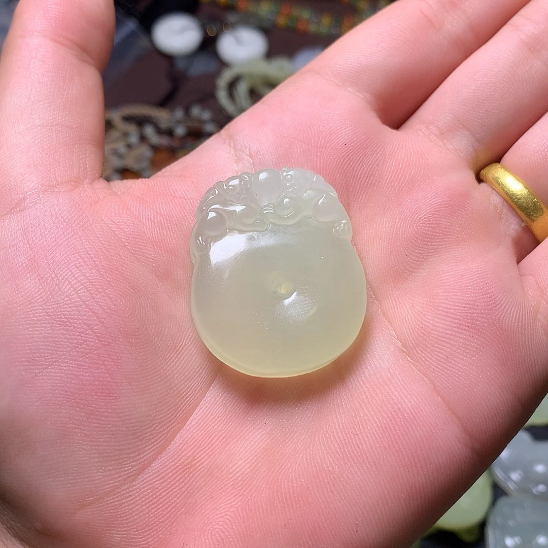 未镶嵌蛇纹石玉颈饰