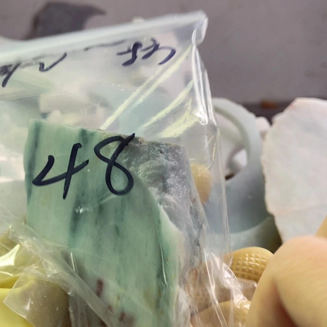 翡翠裸石乾****）天然翡翠