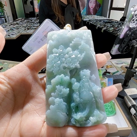 颈饰未镶嵌翡翠一个