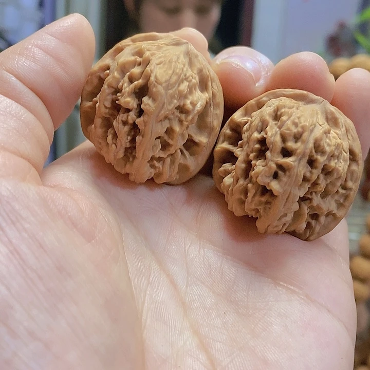 【闪购商品】文玩核桃把件33龙须谷