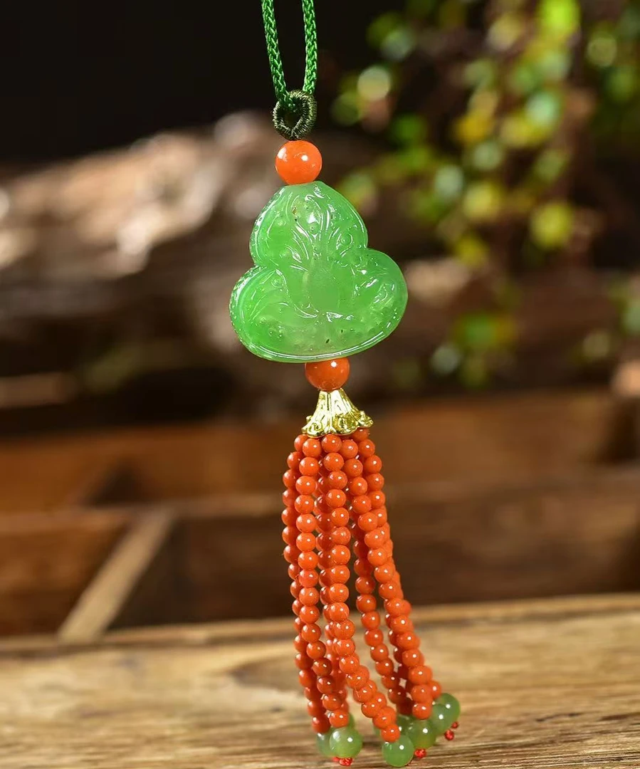 和田玉碧玉雕花镂空香囊吊坠