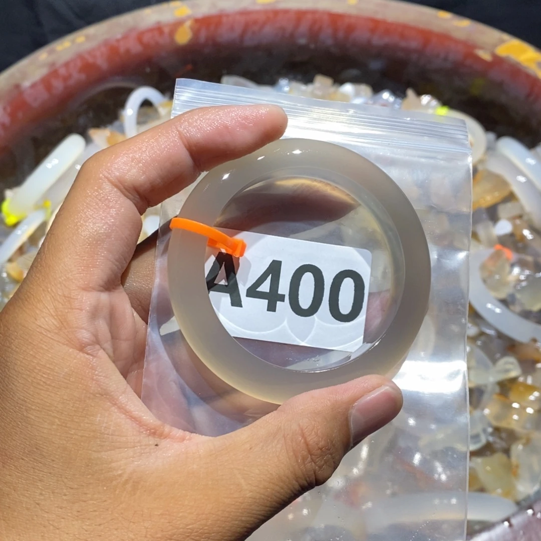 丸***宝玛瑙/玉髓未镶嵌手镯