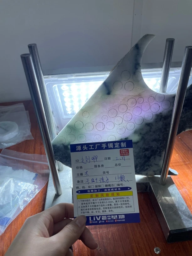 天然缅甸翡翠A货，加工卡12➕珠子16颗