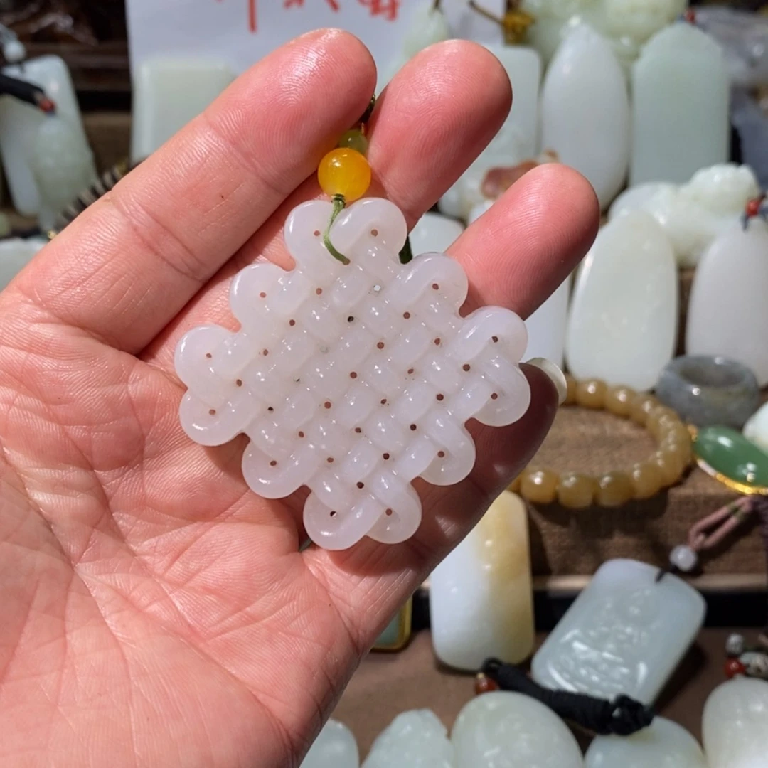 【闪购商品】和田玉吊坠(赠链)未镶嵌