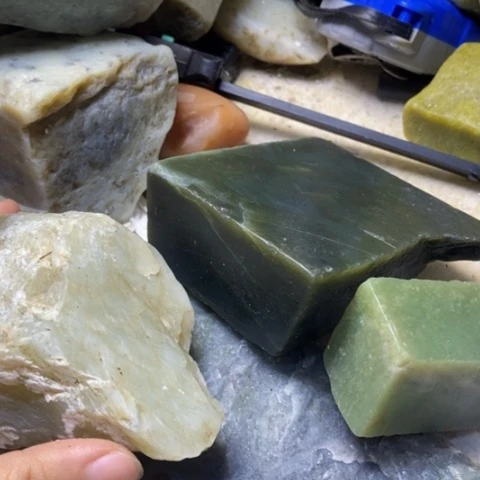 透闪石质玉未镶嵌珠宝半成品