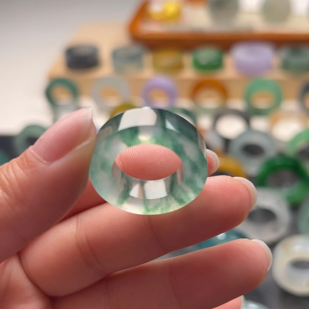 定制翡翠未镶嵌8/15冰种极光绿