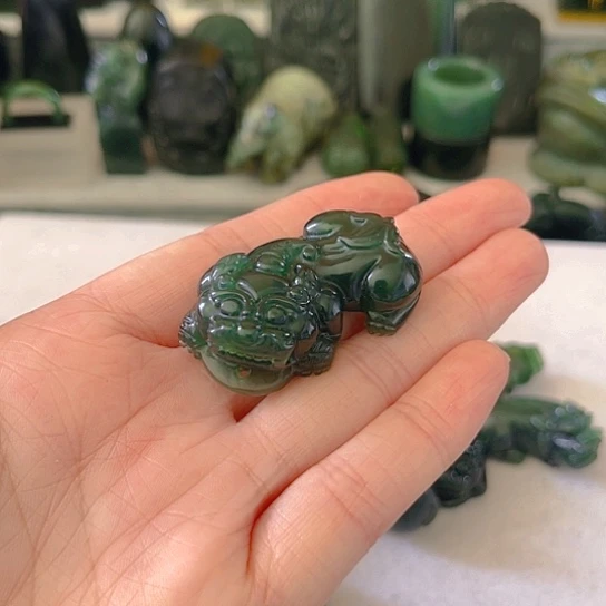 蛇纹石玉颈饰未镶嵌薄*