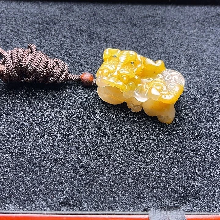 石英质玉（黄龙玉）颈饰未镶嵌