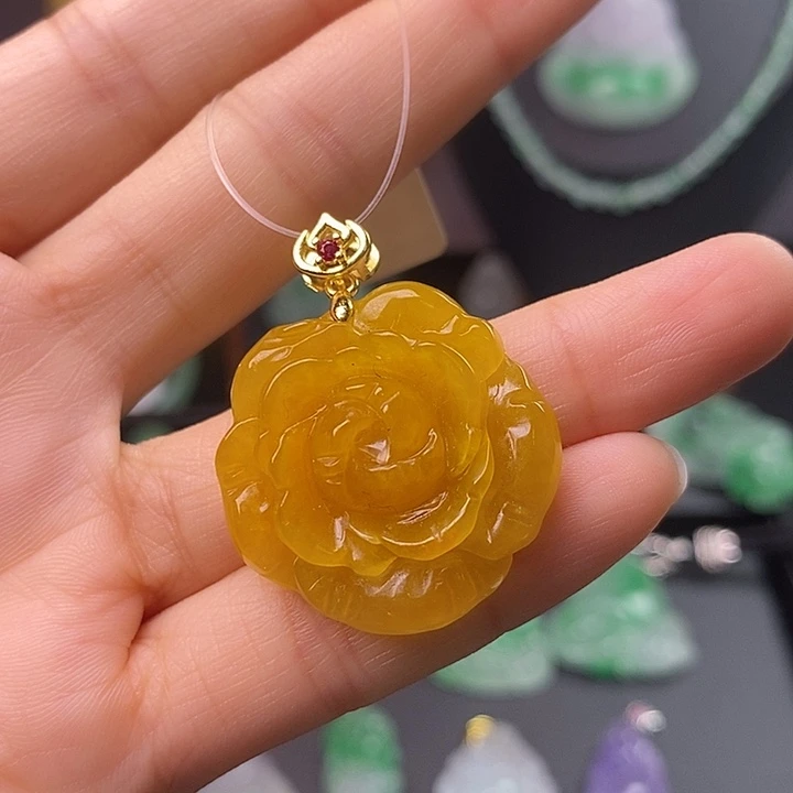 翡翠未镶嵌吊坠(赠链)