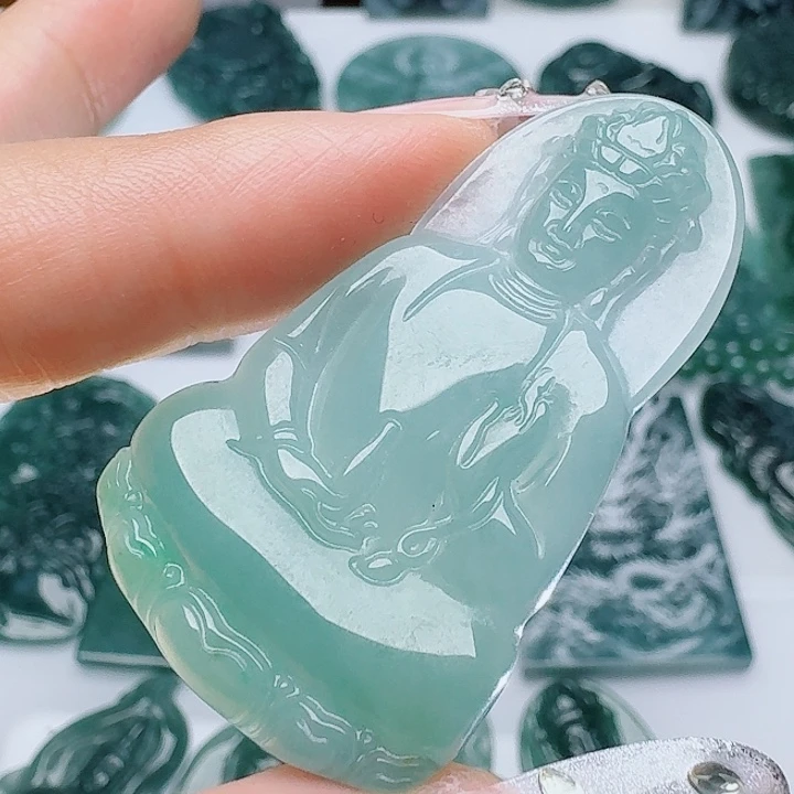 翡翠未镶嵌颈饰多样性发其一