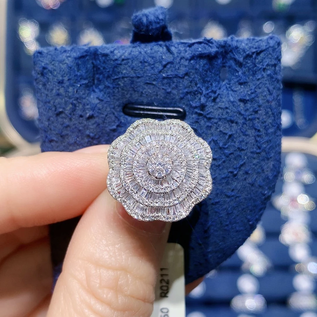 【闪购商品】18K金镶嵌戒托钻石大花朵戒指