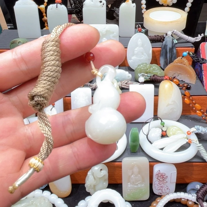 和田玉未镶嵌挂件心****侠