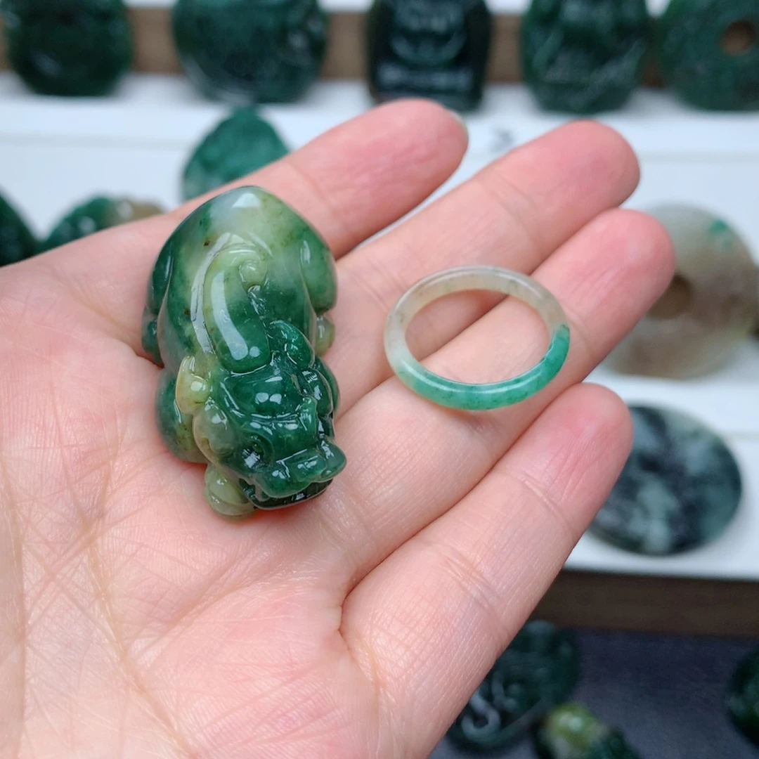 独山玉未镶嵌颈饰山*经