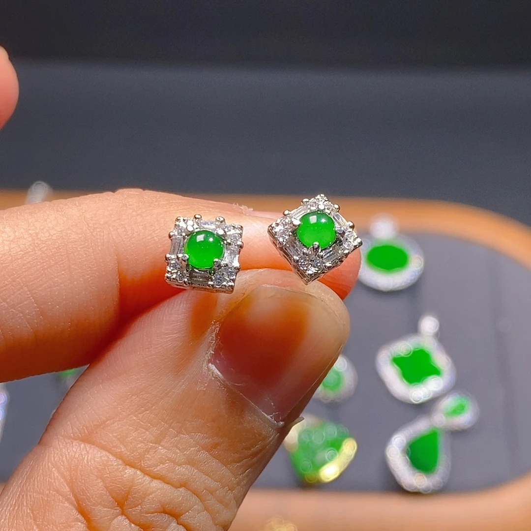 翡翠耳饰未镶嵌