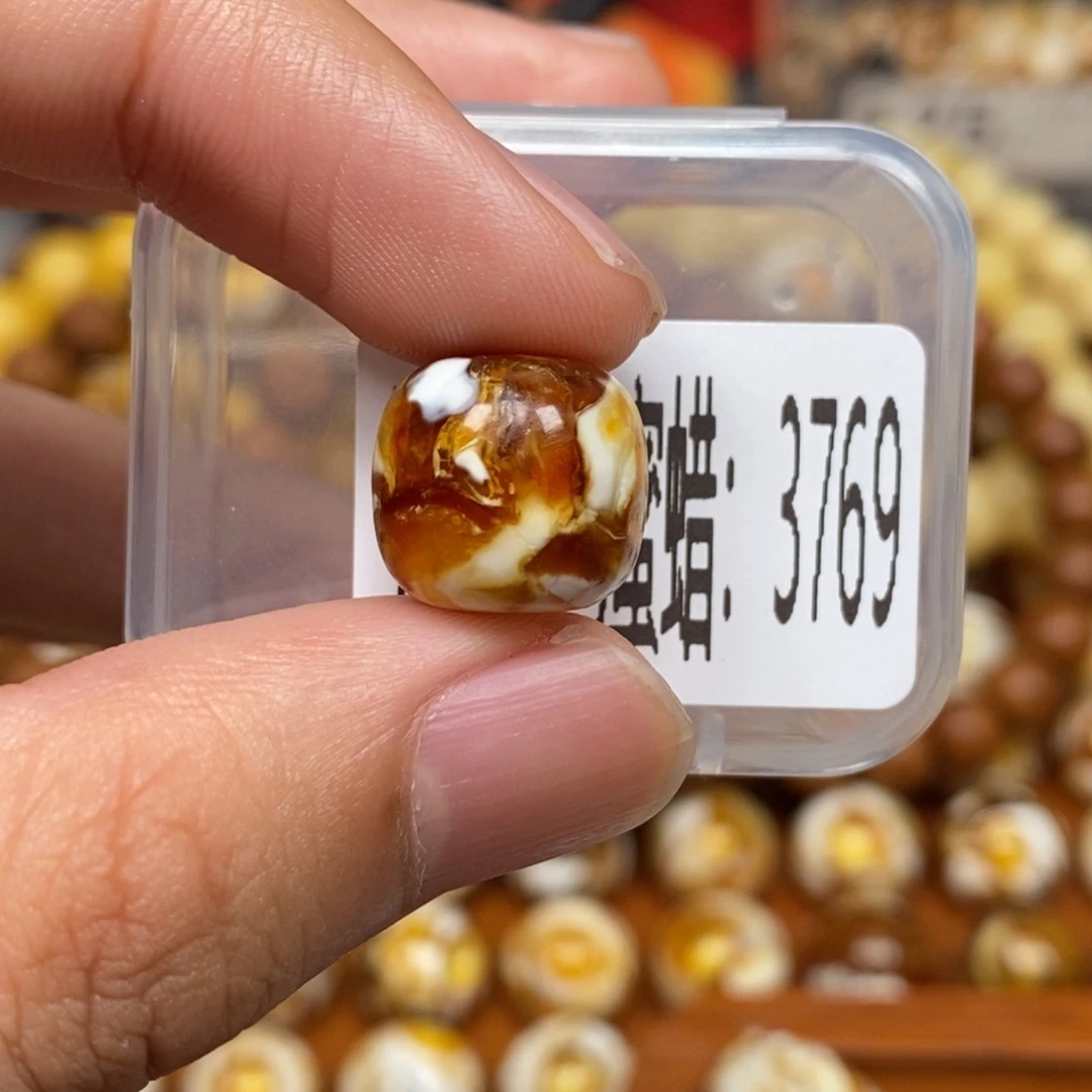 蜜蜡未镶嵌珠宝奇石3769