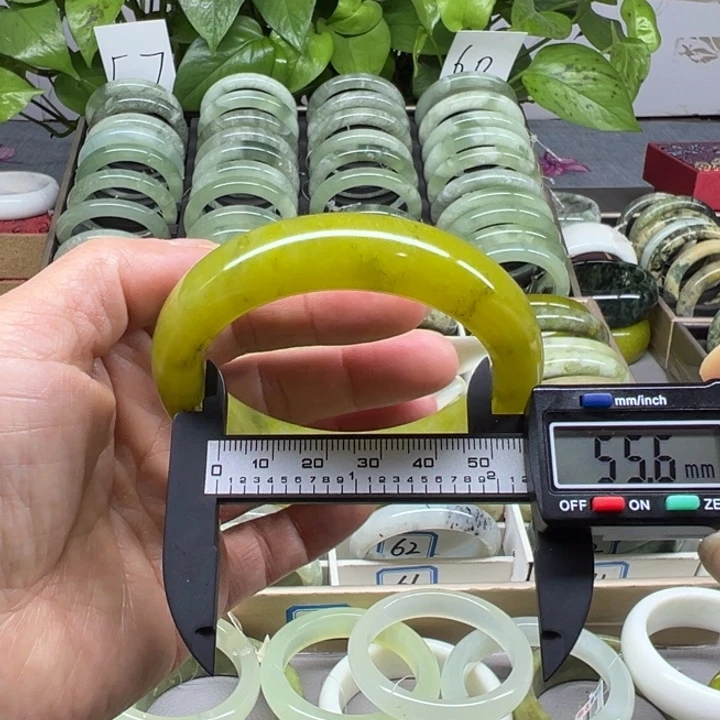 蛇纹石玉未镶嵌手镯72