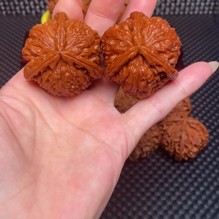 文玩核桃吊坠白奔