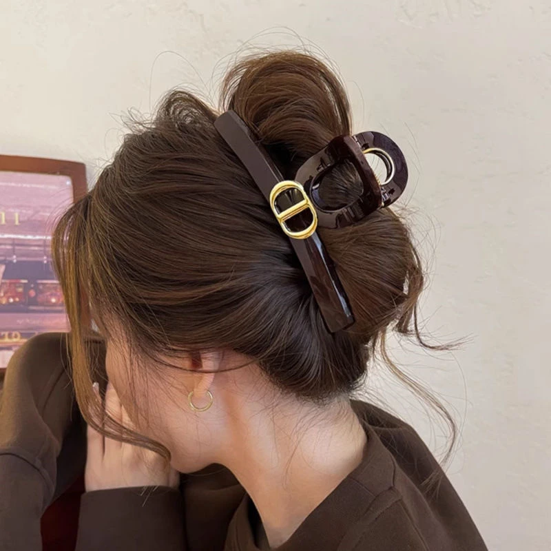 复古金标抓夹女高级感2025新款高端鲨鱼夹子后脑勺冬季发量多夹子