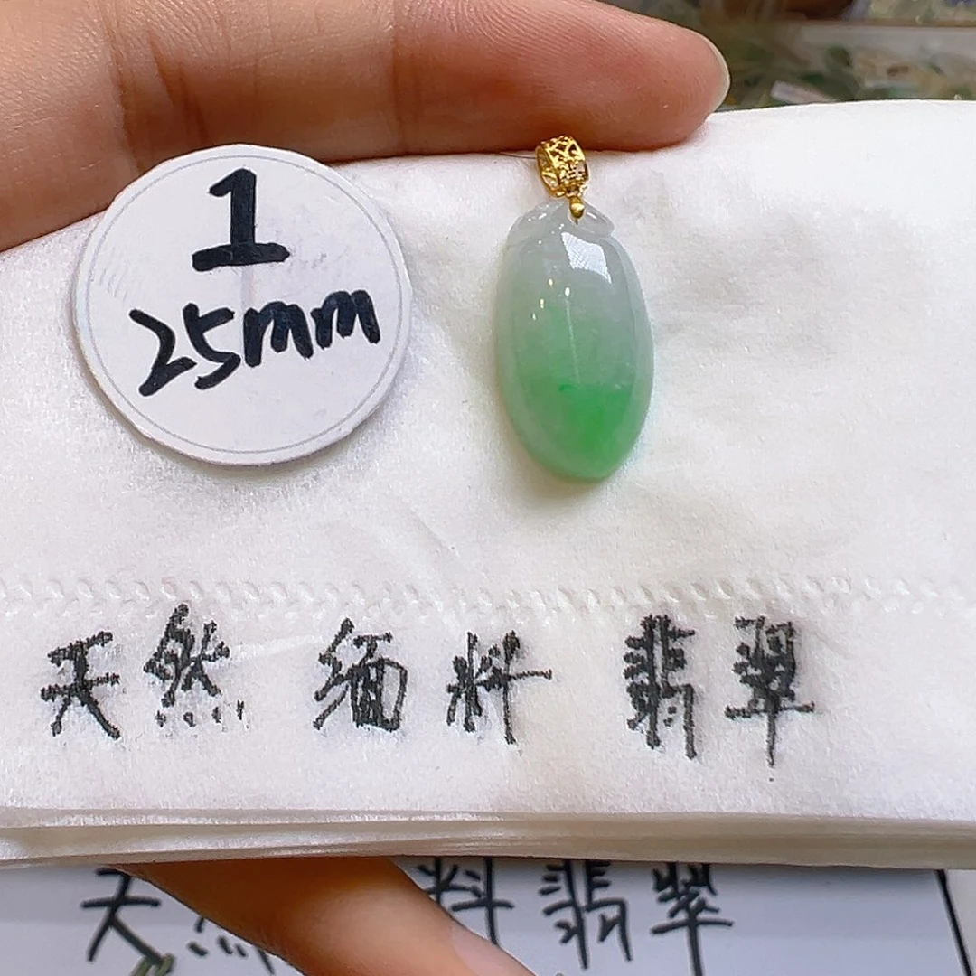 翡翠颈饰18K金镶嵌翡翠