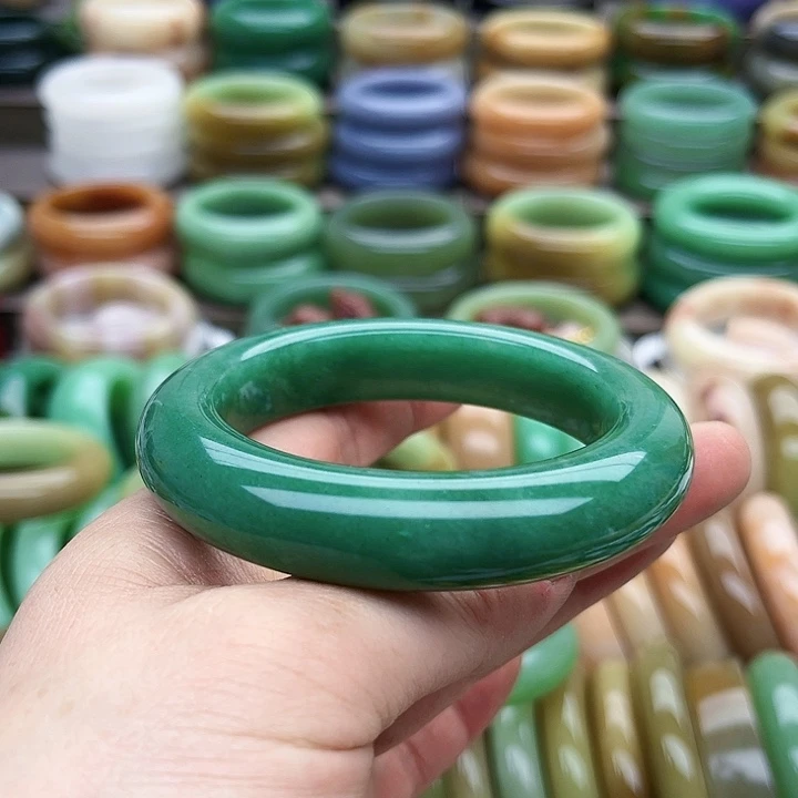 未镶嵌手镯（圆镯）石英质玉