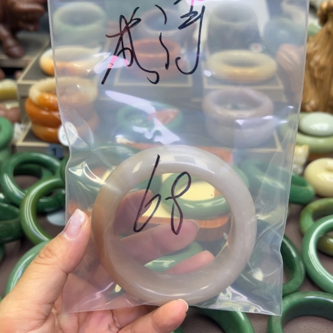 石英质玉手镯未镶嵌