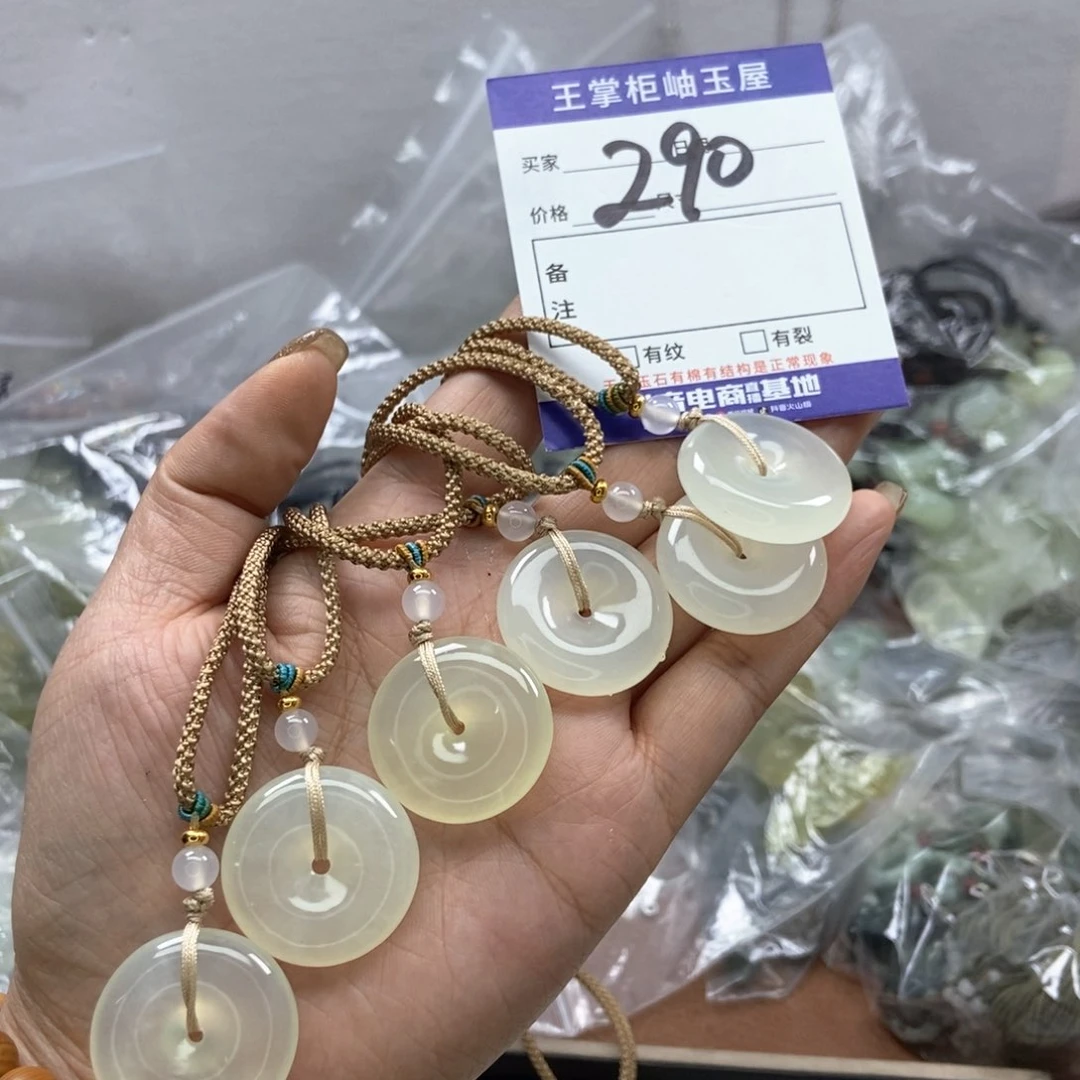 岫玉吊坠吊坠未镶嵌多样性，发一个