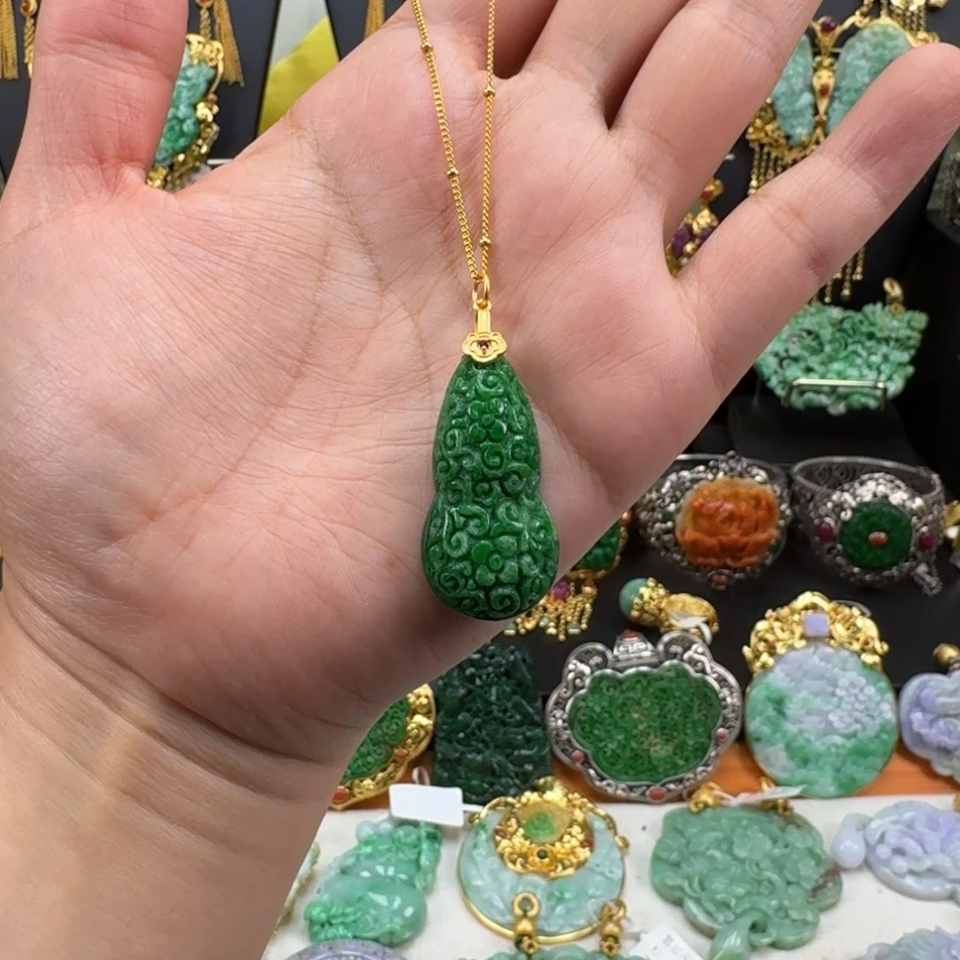 翡翠未镶嵌颈饰葫芦吊坠
