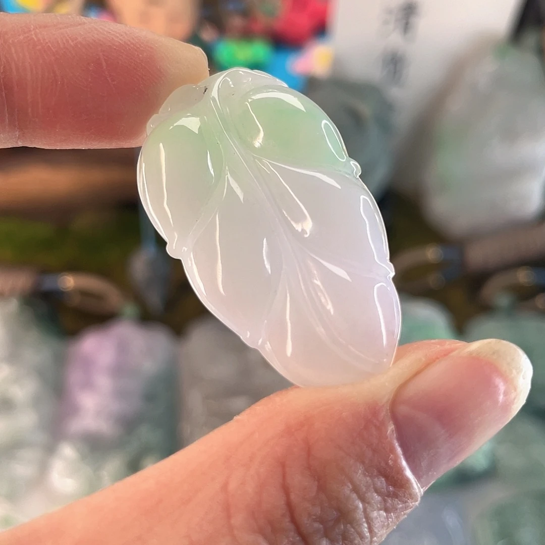 翡翠未镶嵌颈饰叶子