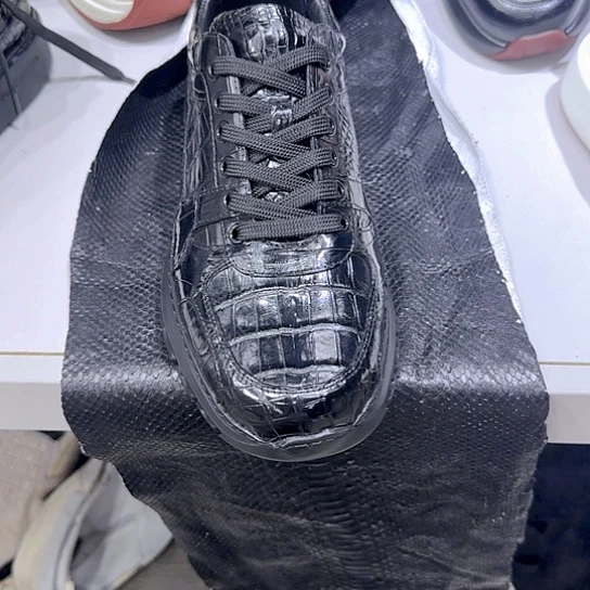 大***木磨砂皮（牛皮）鳄鱼运动40