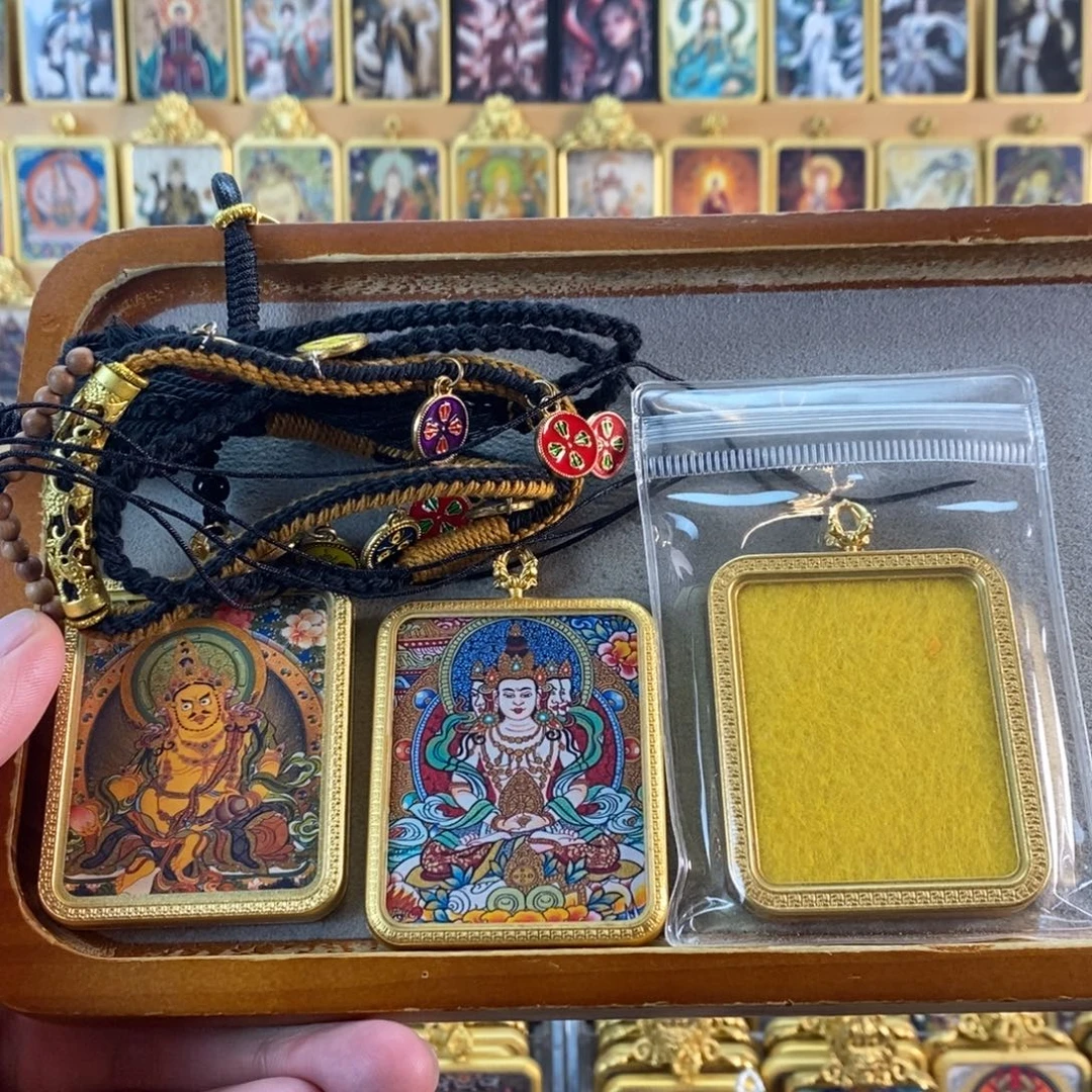 吊坠大日如来黄财神唐卡