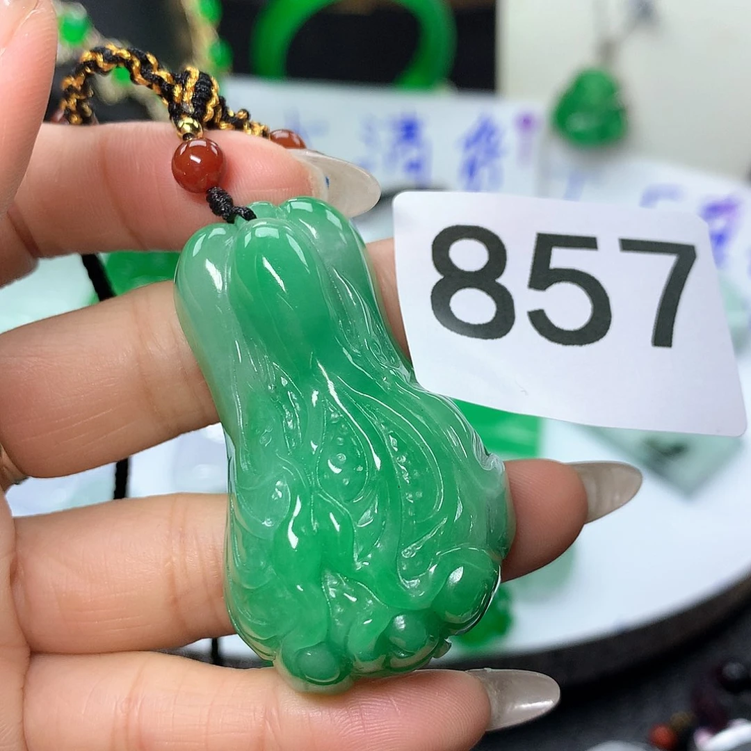 翡翠吊坠(赠链)未镶嵌