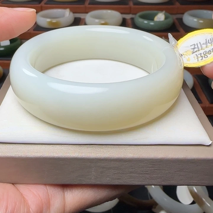 和田玉（白玉）未镶嵌手镯