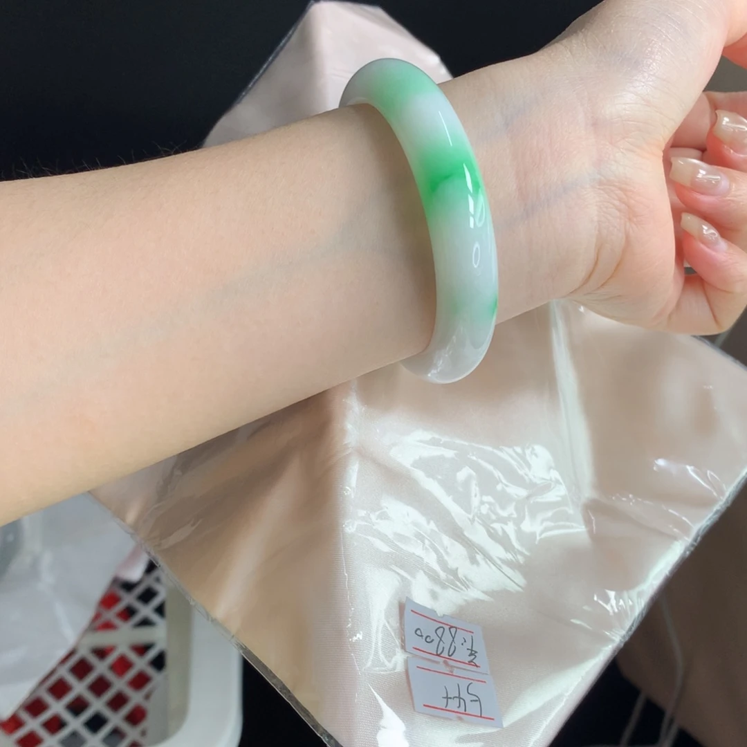 翡翠手镯未镶嵌（28号）