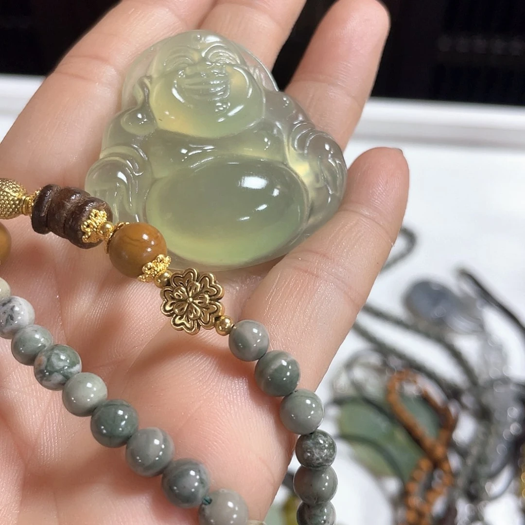 蛇纹石玉颈饰未镶嵌