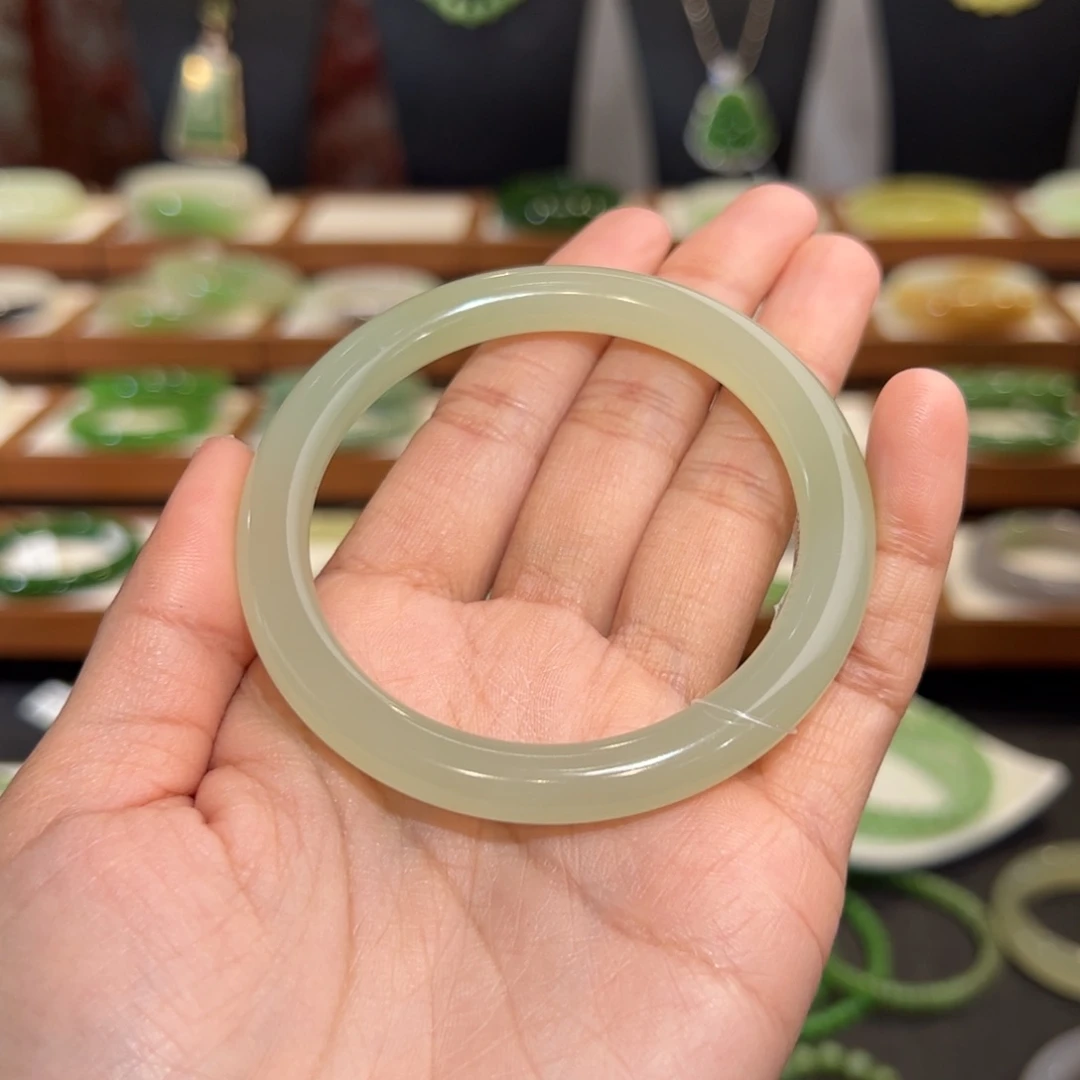 和田玉手镯未镶嵌高冰晴水56