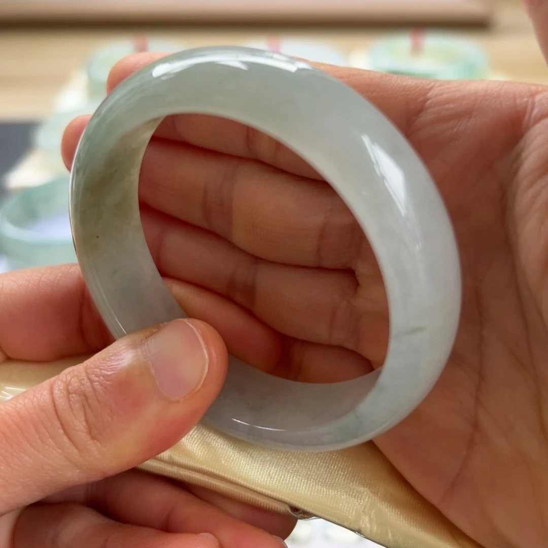 翡翠手镯未镶嵌手镯