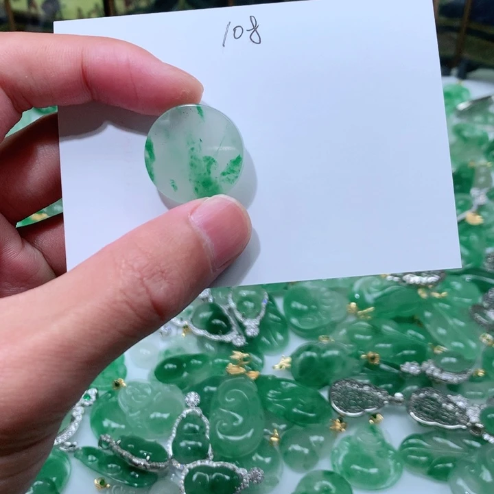 石英质玉颈饰未镶嵌