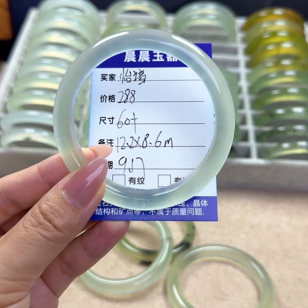 ****琰未镶嵌蛇纹石玉手镯