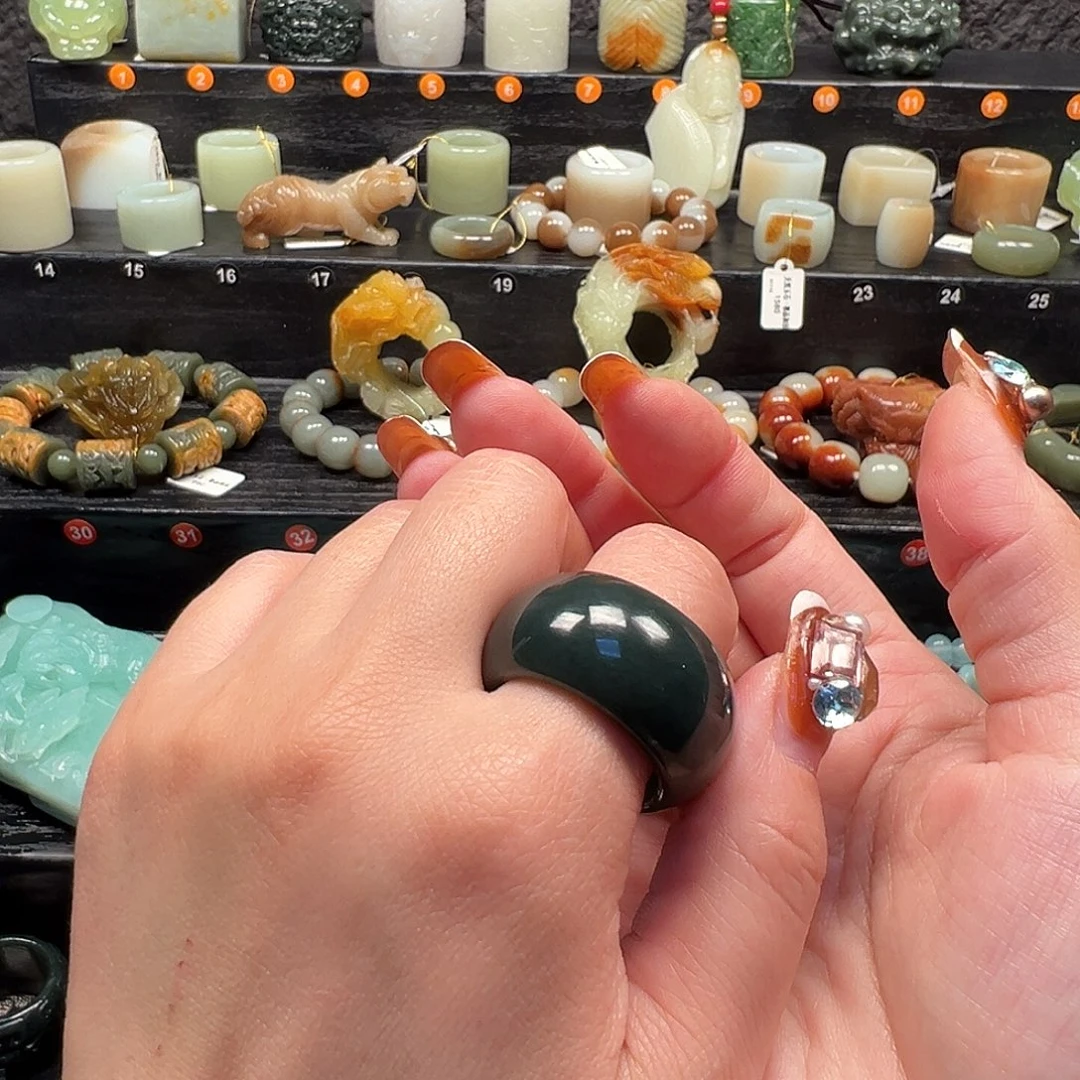 羽***歌和田玉未镶嵌戒指内径20.6