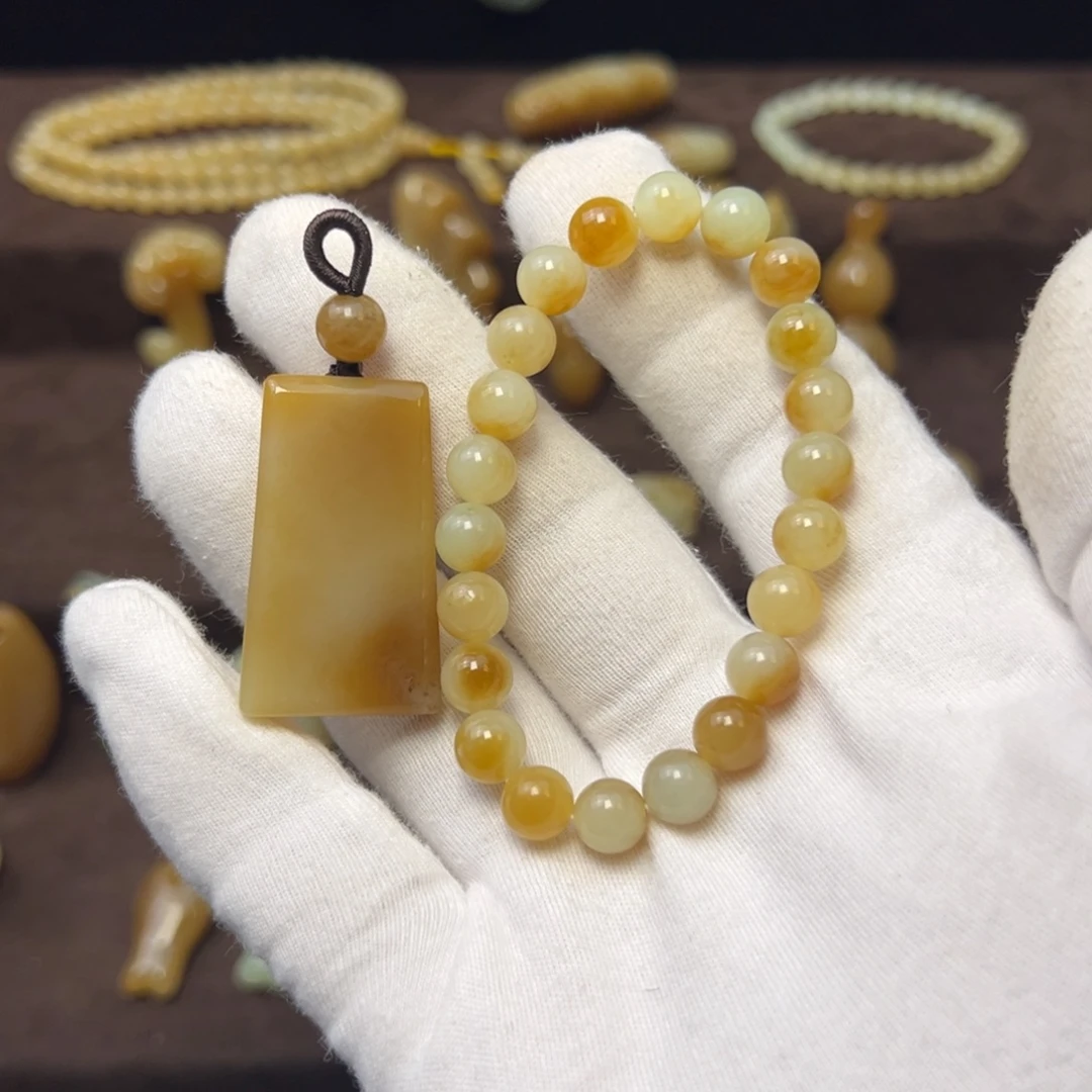 开***子和田玉（糖玉）未镶嵌颈饰