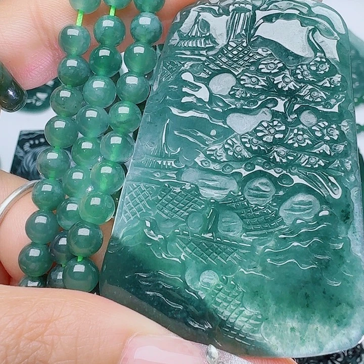 翡翠未镶嵌颈饰多样性发其一