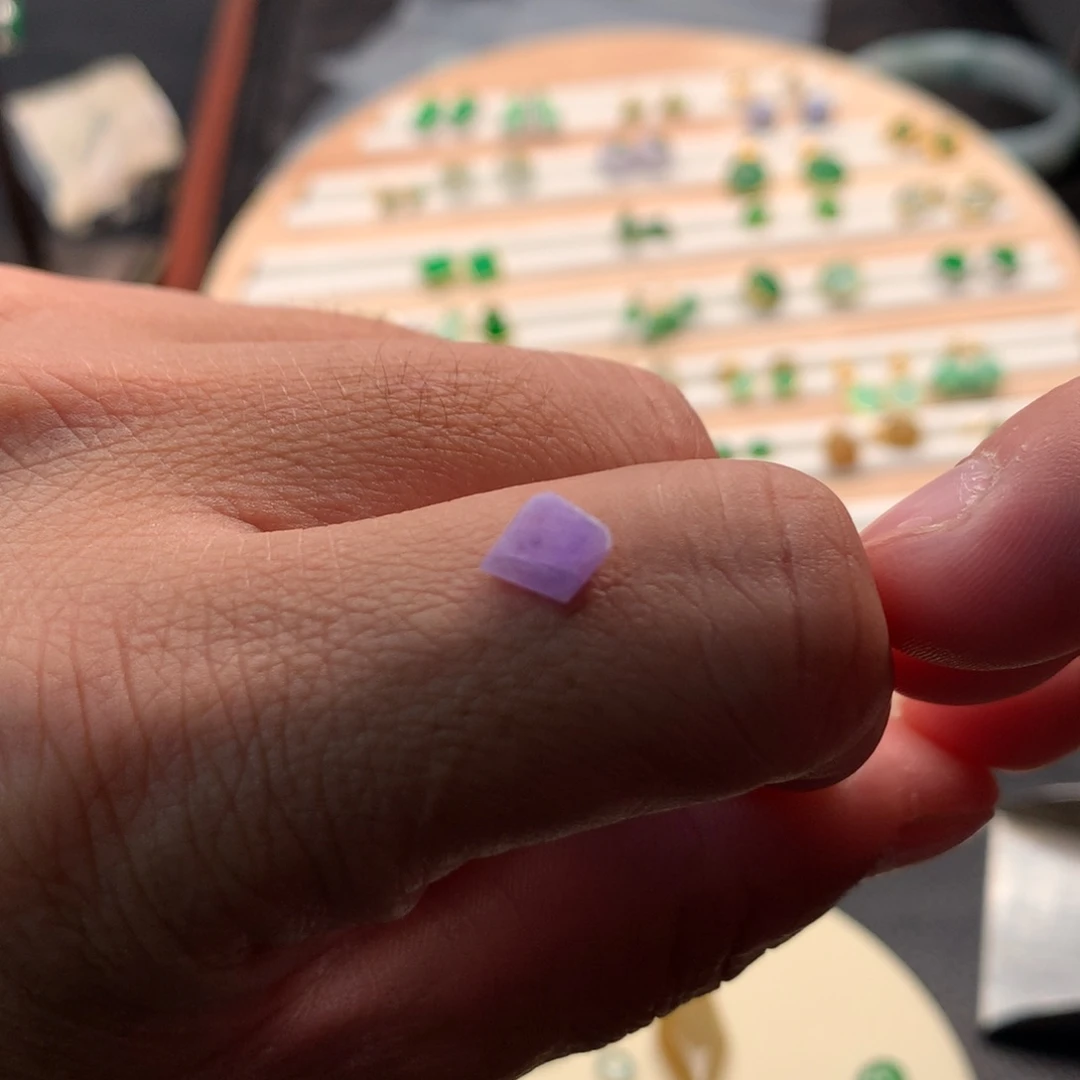 林***亚翡翠未镶嵌耳饰翡翠