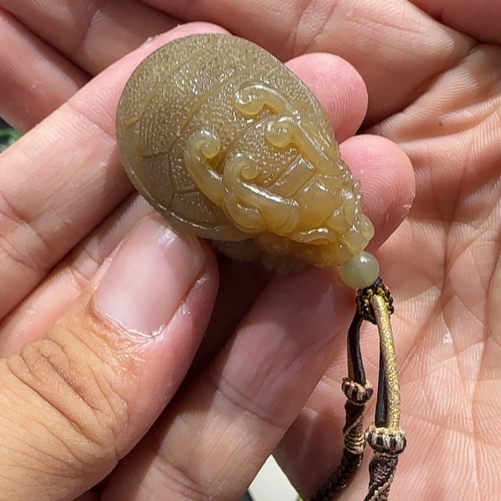和田玉未镶嵌颈饰新疆且末糖