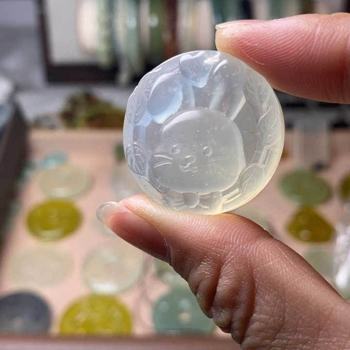 蛇纹石玉颈饰未镶嵌