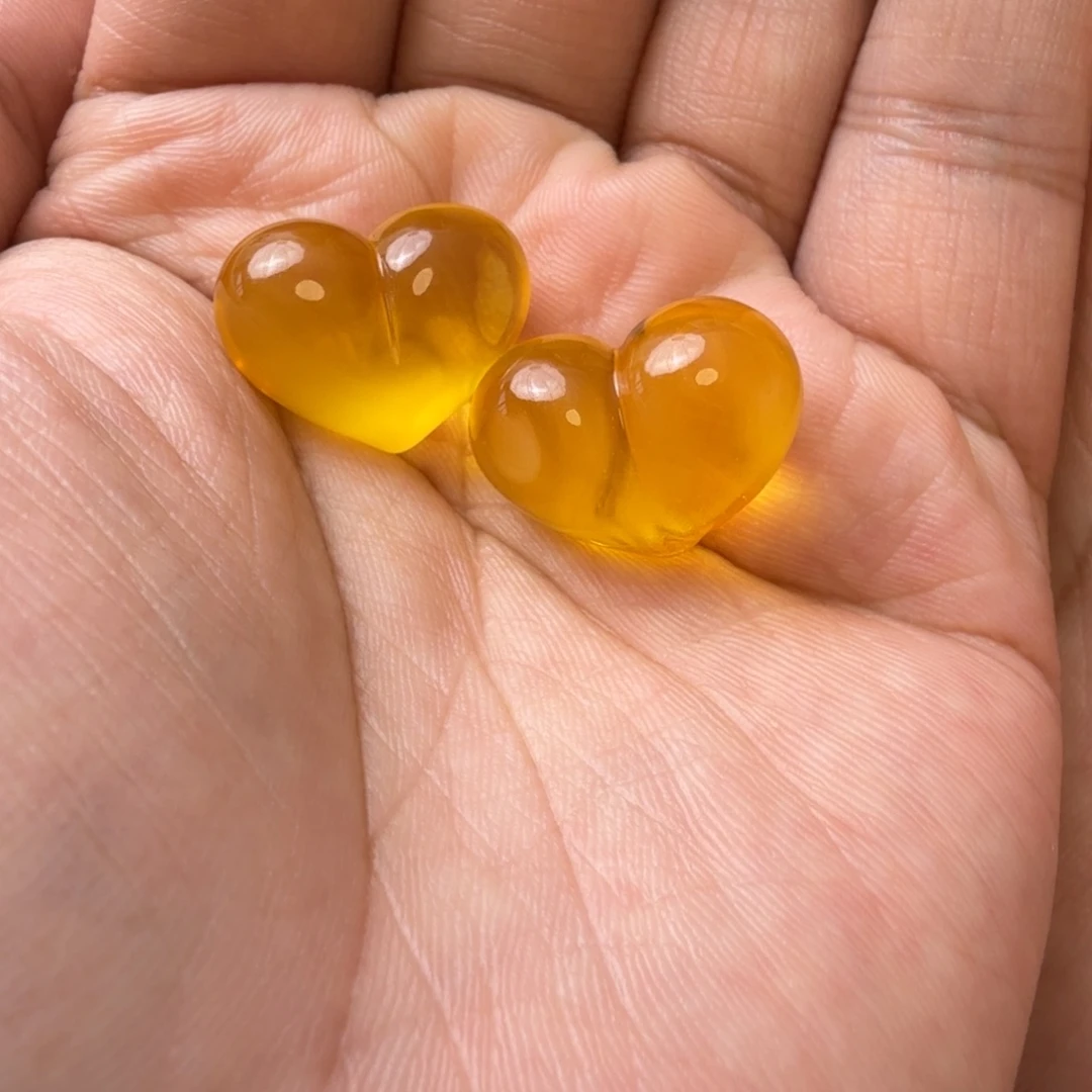 裸石琥珀未镶嵌爱心一对