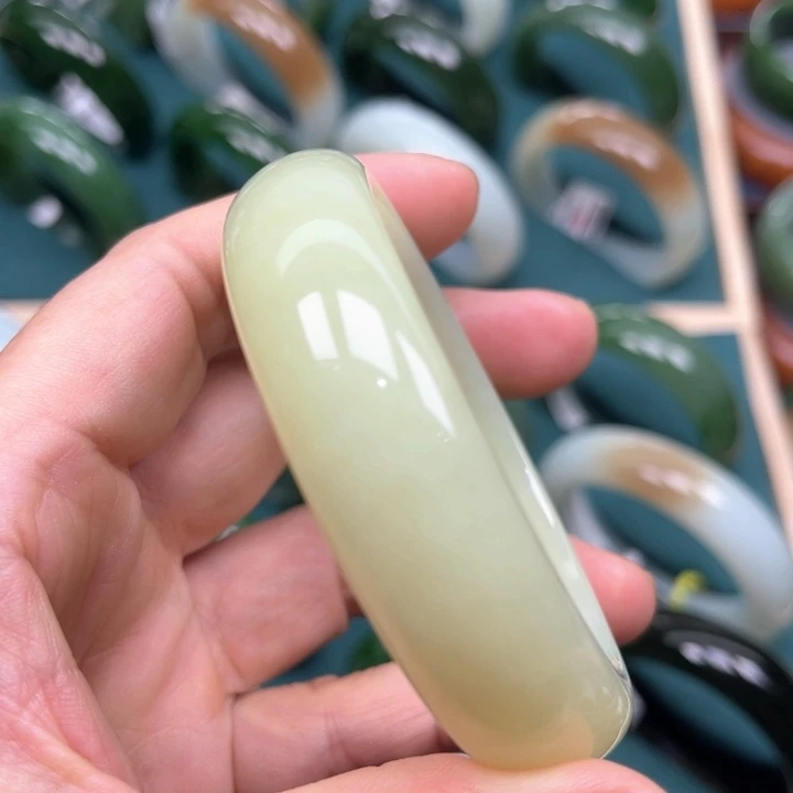 和田玉（黄玉）手镯未镶嵌