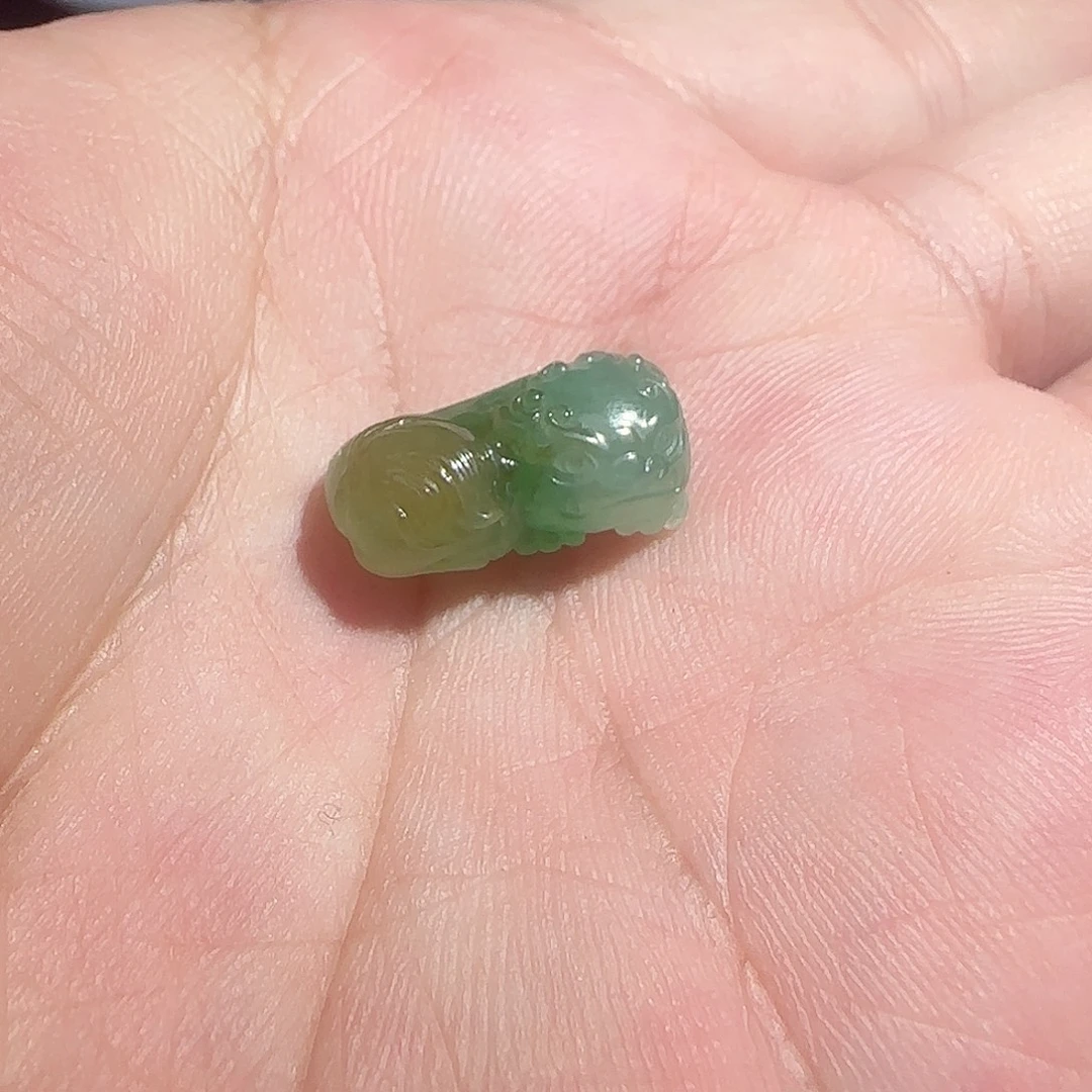 定制翡翠未镶嵌天然翡翠小狮子