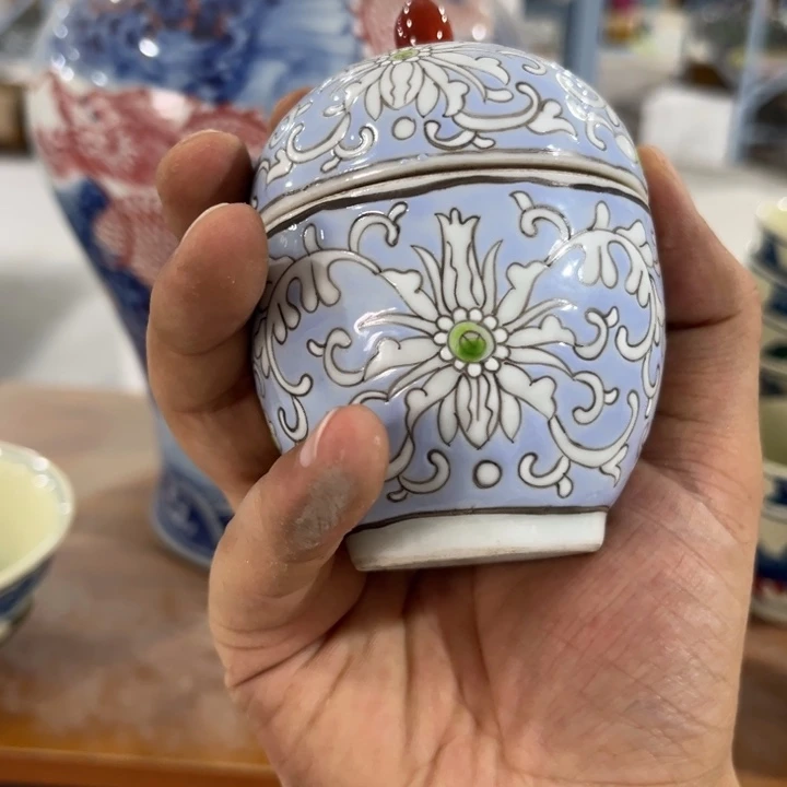 摆件摆件的人多得不知道是怎么